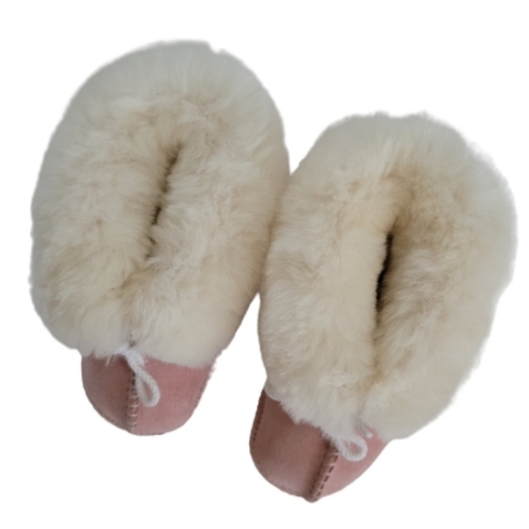 Minnetonka Moccasin Little Snuggler Sheepskin Booties - Picture 4 of 9